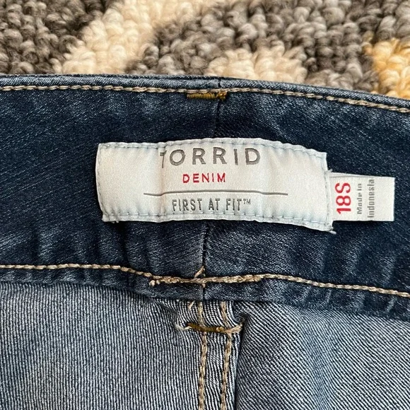 Women’s Torrid High Rise Jeggings Triple Button Fly 18S - Picture 2 of 6